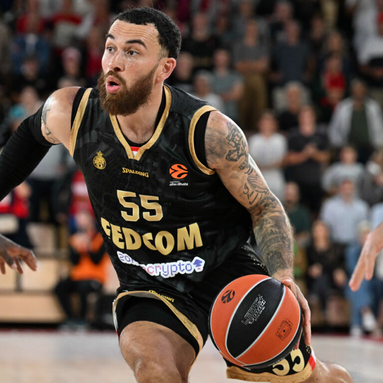 Ο Μάικ Τζέιμς σε αγώνα της Μονακό (EUROKINISSI)