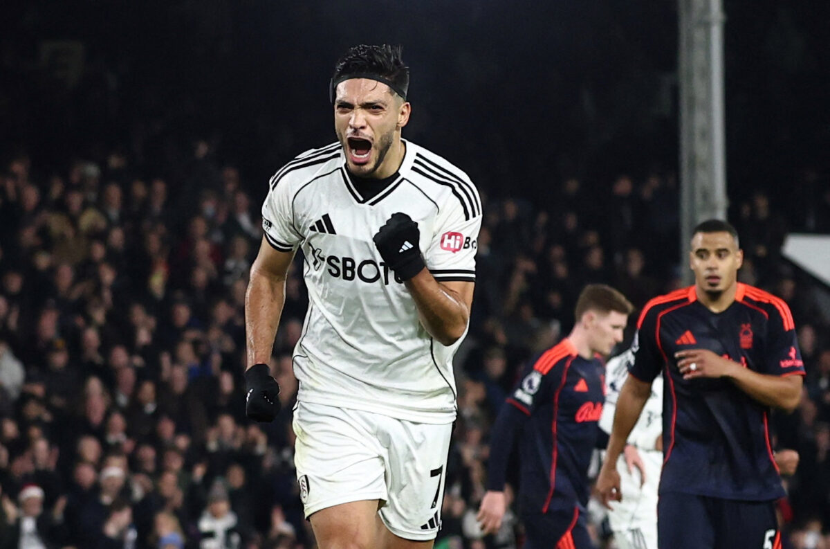 Ο Ραούλ Χιμένες πανηγυρίζει για τη Φούλαμ