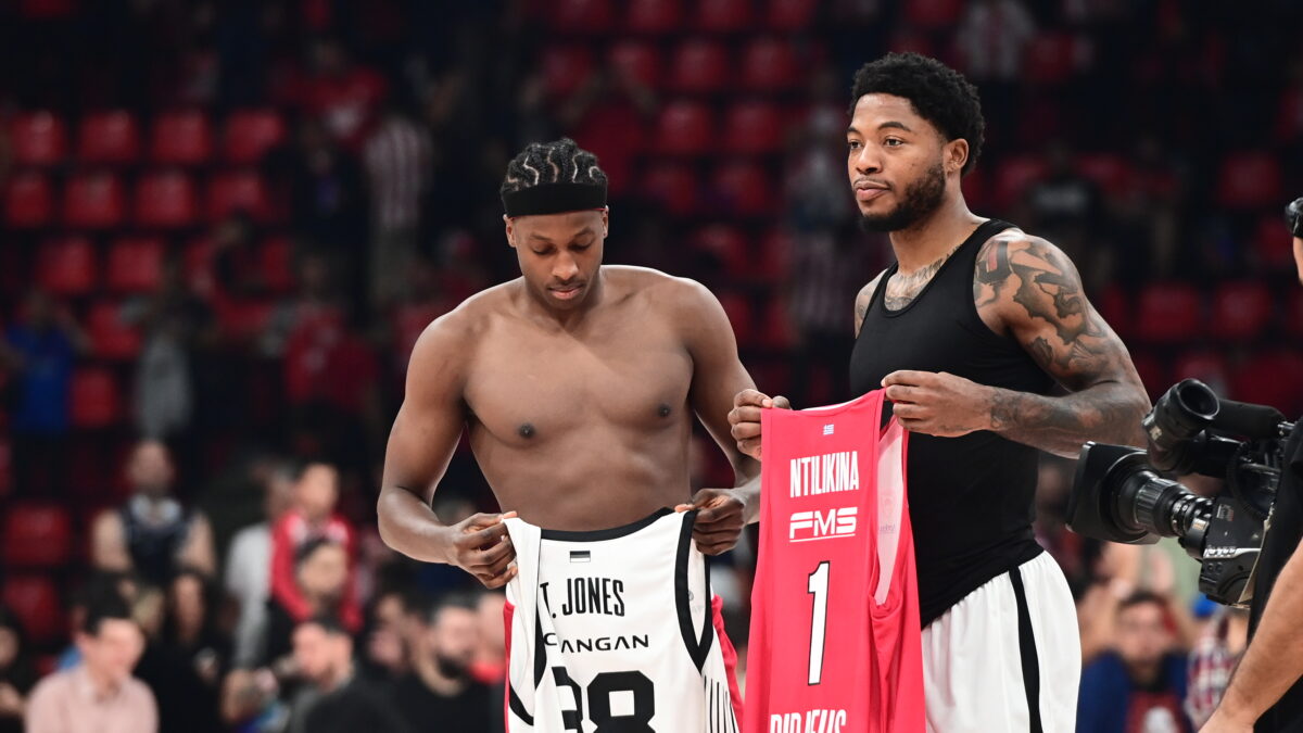 Ο Τζόουνς με τον Νιλικίνα