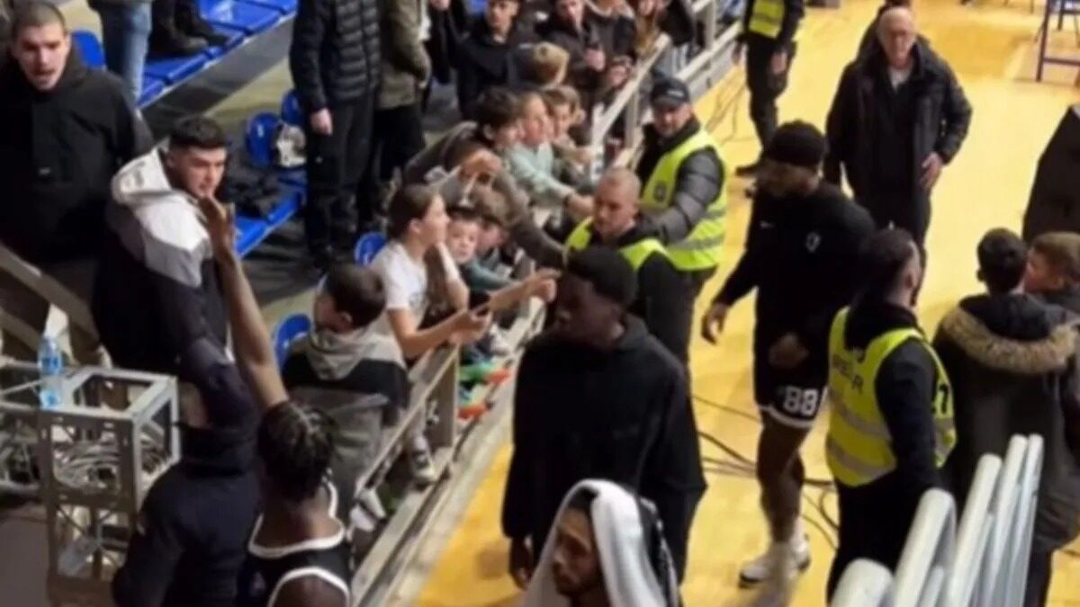 Οπαδός της Παρτιζάν επιτέθηκε λεκτικά στον Ταϊρίκ Τζόουνς