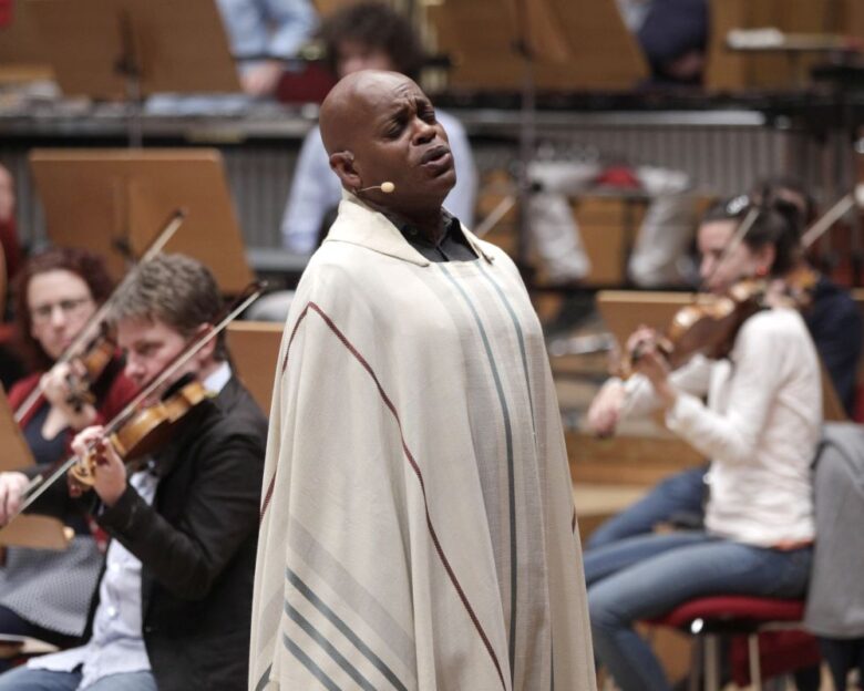 Καλιφόρνια: Άγρια δολοφονημένος μέσα στο σπίτι του βρέθηκε ο υποψήφιος για Grammy τενόρος Τζούμπιλαντ Σάικς – Συνελήφθη ο γιος του