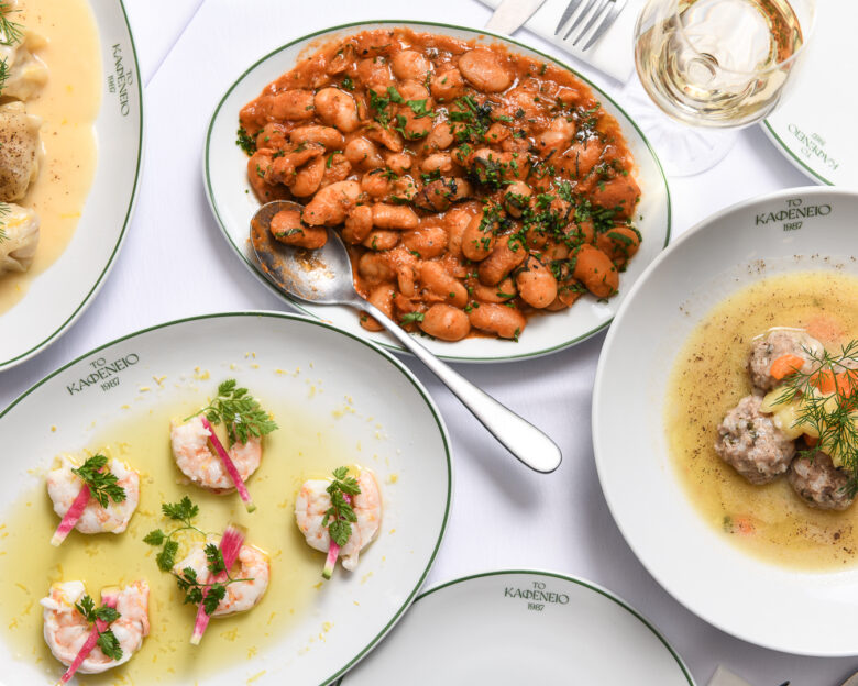 Το Καφενείο επιστρέφει στο Κολωνάκι: Μνήμη, γεύση και αστική κουζίνα σε νέα εποχή