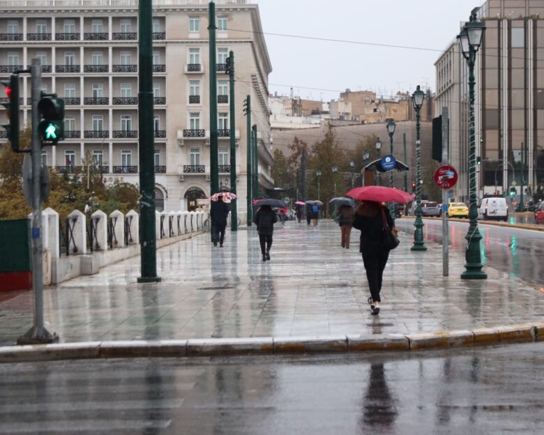 Καιρός σήμερα: Έντονα φαινόμενα από την κακοκαιρία Byron κυρίως σε Μακεδονία και Δωδεκάνησα μέχρι το μεσημέρι – Σταδιακή βελτίωση