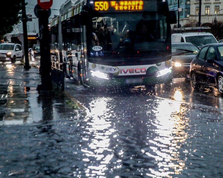 Καιρός αύριο: Η κακοκαιρία Byron φέρνει βροχές, καταιγίδες και ισχυρούς ανέμους – Έντονα φαινόμενα σε Αττική και Θεσσαλονίκη