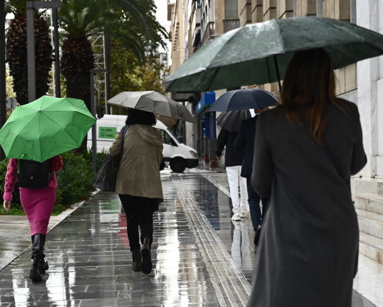 Καιρός σήμερα: Βροχές και καταιγίδες σε Ιόνιο, Πελοπόννησο και Κρήτη – Δεν ξεπερνά τους 20 βαθμούς η θερμοκρασία