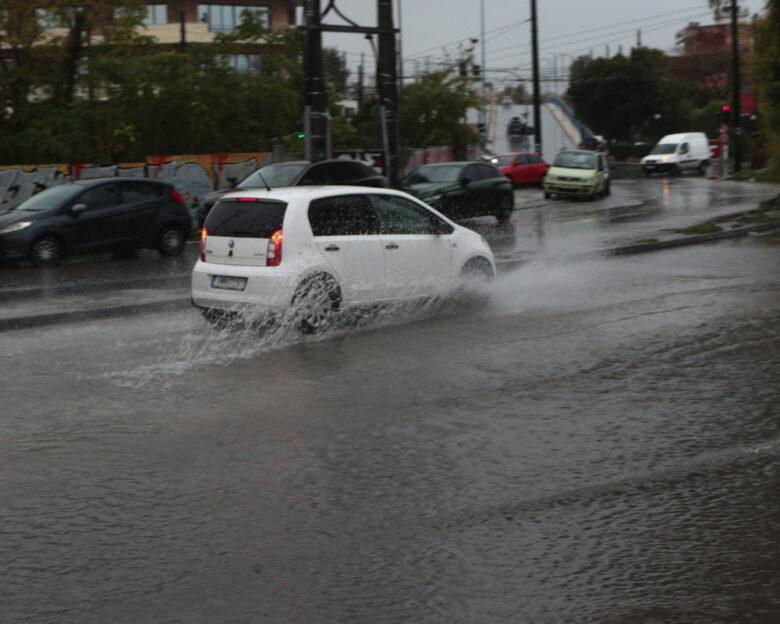 Κακοκαιρία Byron: Διακοπή κυκλοφορίας σε δρόμους της Κεντρική Μακεδονία, Πιερίας και Χαλκιδικής λόγω προβλημάτων από τα έντονα φαινόμενα