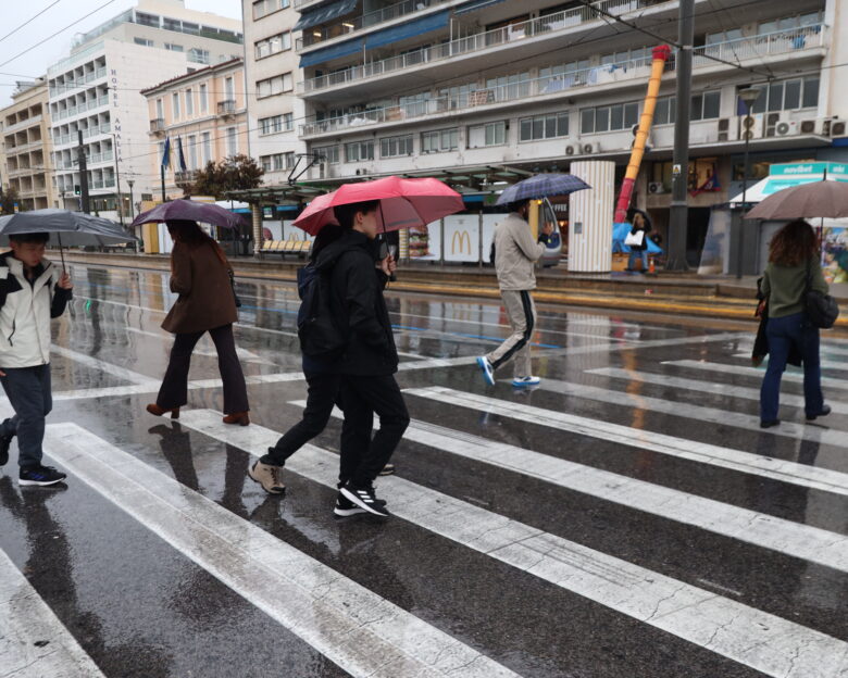 Καιρός αύριο: Καταιγίδες και πτώση θερμοκρασίας – Ισχυρά φαινόμενα στην Κρήτη – Βελτίωση στα δυτικά και βόρεια