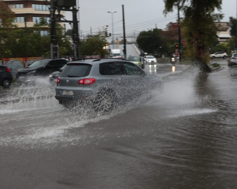 Κακοκαιρία Byron: Οι δρόμοι που είναι κλειστοί λόγω πλημμύρας στην Αττική