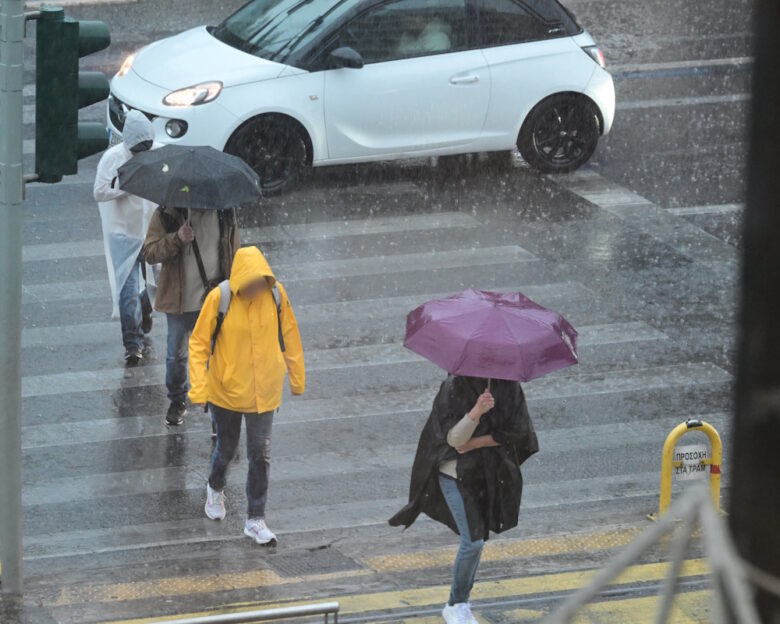 Καιρός: «Red code» και έκτακτη διυπουργική σύσκεψη για την κακοκαιρία – Πού και πότε θα «χτυπήσει»