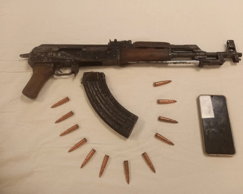 20χρονος κυκλοφορούσε στην Αθήνα με καλάσνικοφ