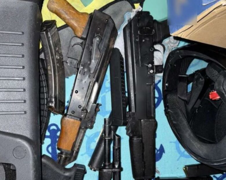 Καλύβια: «Δεν θα σας πω τι θα έκανα» είπε στους αστυνομικούς ο 37χρονος που συνελήφθη με τα καλάσνικοφ – Η δολοφονία που συγκλόνισε το πανελλήνιο