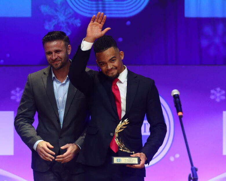 Ο Εμμανουήλ Καραλής στα βραβεία του ΠΣΑΤ (ΜΑΡΚΟΣ ΧΟΥΖΟΥΡΗΣ