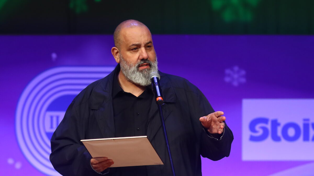 Ο Καραπαπάς στα βραβεία του ΠΣΑΤ (ΜΑΡΚΟΣ ΧΟΥΖΟΥΡΗΣ