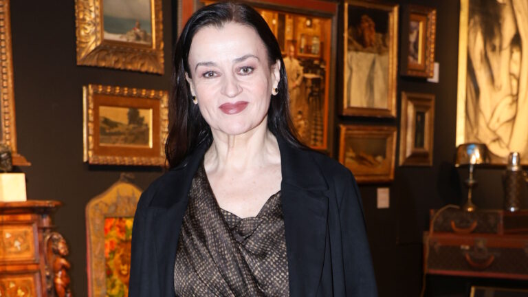 Η Καρυοφυλλιά Καραμπέτη