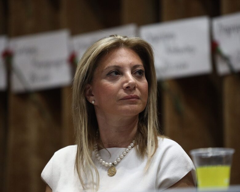 Επίθεση Καρυστιανού στην ΕΕ: Η Κομισιόν ήξερε την έλλειψη τηλεματικού αλλά δεν έκανε απολύτως τίποτα