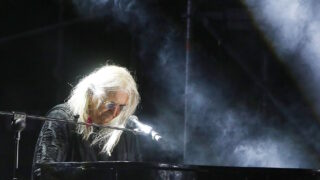 Νίκος Καρβέλας