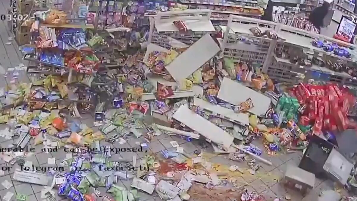 Τέξας: «Ξήλωσαν» ΑΤΜ με αυτοκίνητο και κατέστρεψαν ένα ολόκληρο κατάστημα – Δείτε βίντεο