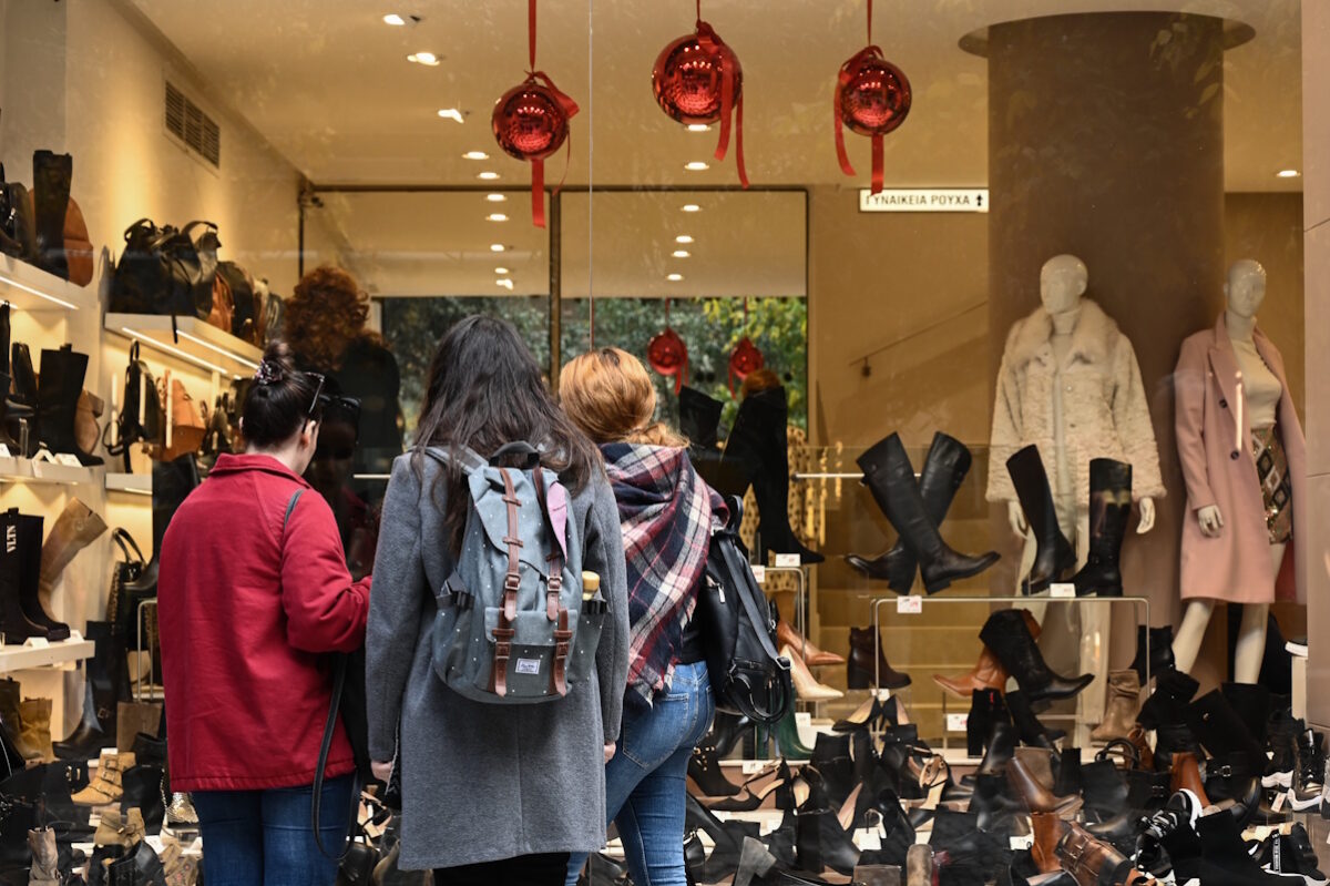 Καταστήματα με χριστουγεννιάτικη ατμόσφαιρα