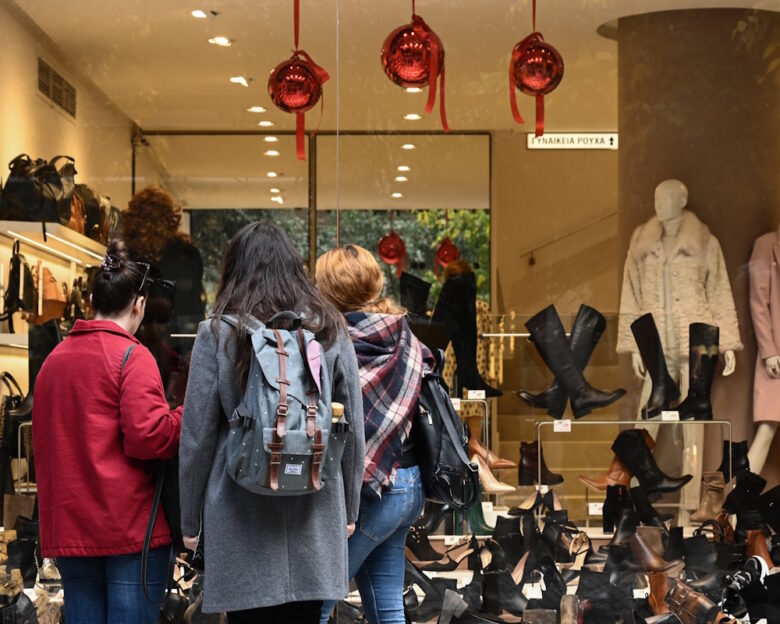 Καταστήματα με χριστουγεννιάτικη ατμόσφαιρα