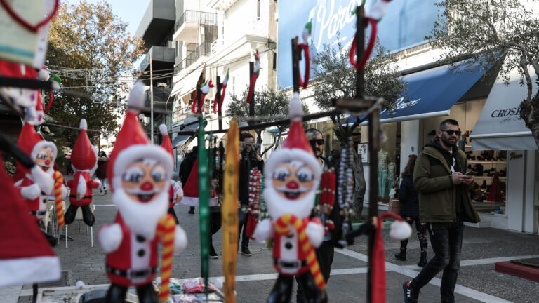 Καταστήματα στο Περιστέρι ενόψει Χριστουγέννων