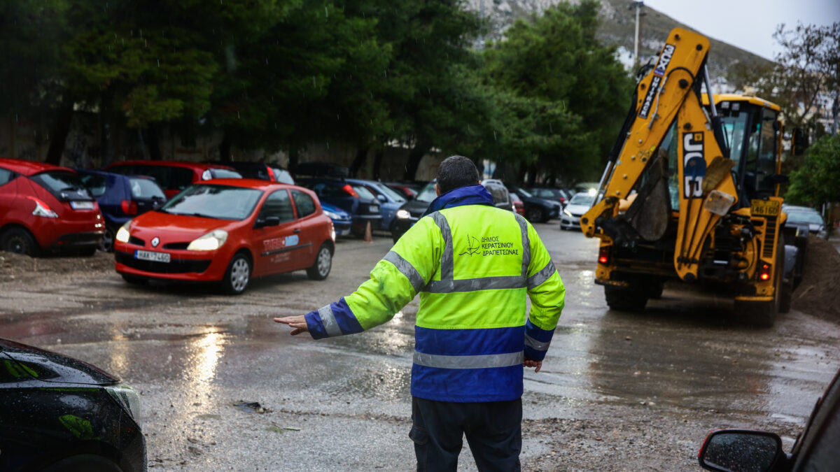 Προβλήματα από την κακοκαιρία "Byron" στο Κερατσίνι, Παρασκευή 5 Δεκεμβρίου 2025. (ΔΑΝΑΗ ΔΑΥΛΟΠΟΥΛΟΥ