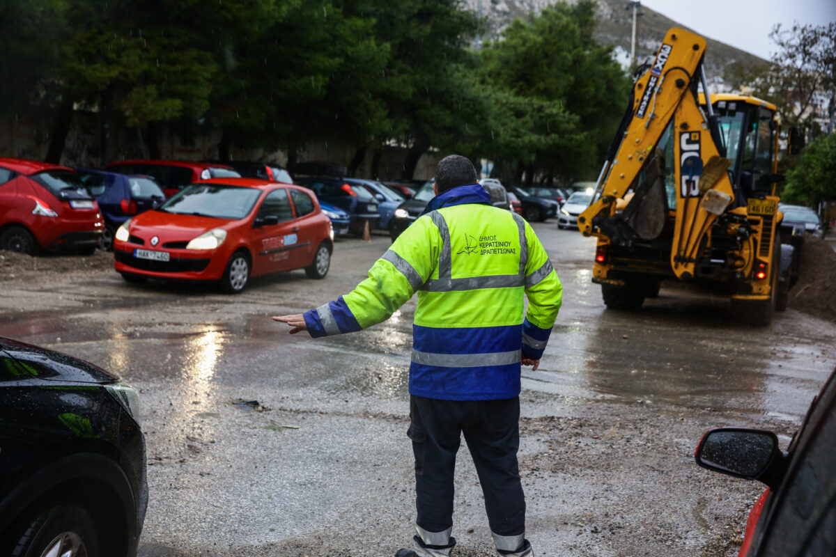 Προβλήματα από την κακοκαιρία "Byron" στο Κερατσίνι, Παρασκευή 5 Δεκεμβρίου 2025. (ΔΑΝΑΗ ΔΑΥΛΟΠΟΥΛΟΥ