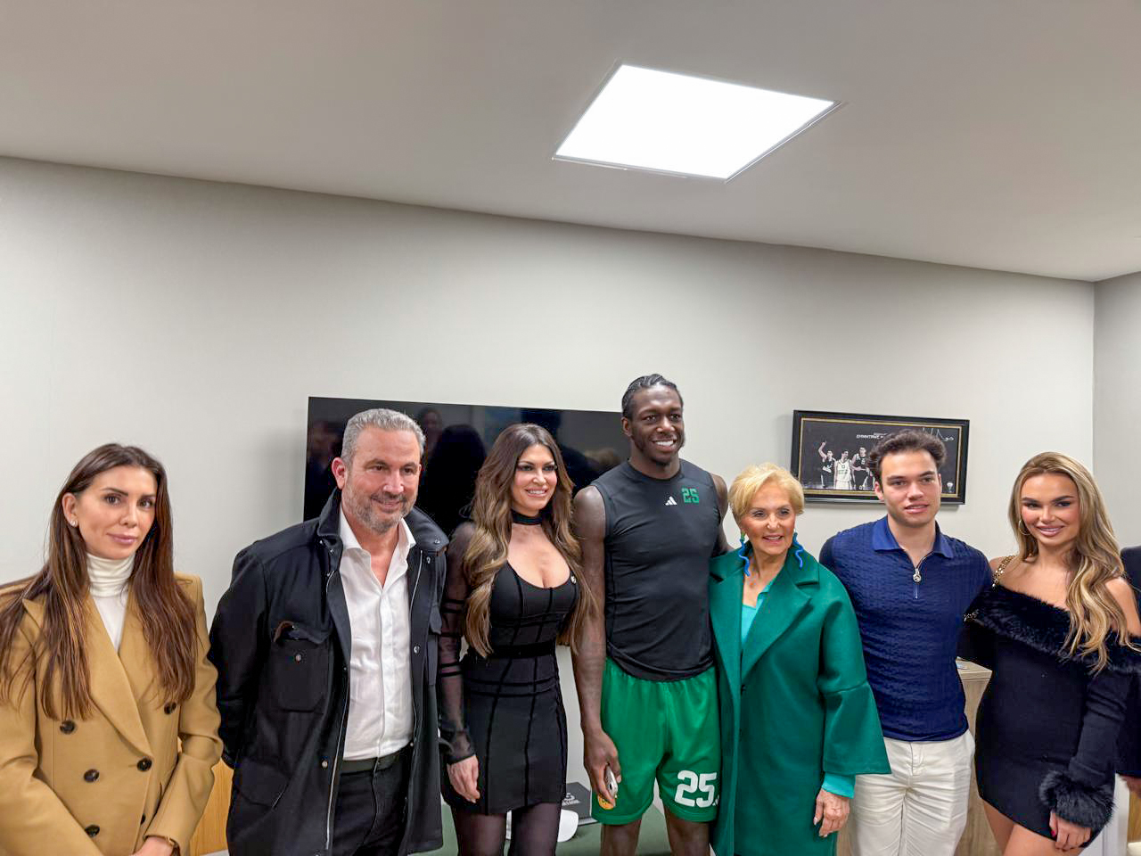 kimberly guilfoyle kae panathinaikos