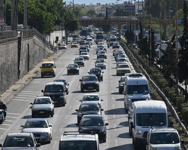 «Χάος» στην Αθηνών – Λαμίας: Έπεσαν πορτοκάλια στον δρόμο, στο ύψος της εξόδου Κηφισιάς