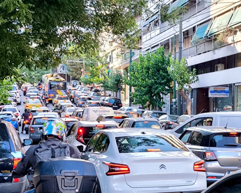 Κίνηση στους δρόμους: Στο «κόκκινο» Κηφισός και Αττική Οδός – Χάος σε Αθηνών και Κηφισίας