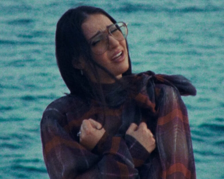 H Klavdia παρουσίασε το νέο συναρπαστικό videoclip της για το τραγούδι «Άνεμος»