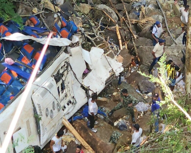 Κολομβία: Νεκροί 16 μαθητές και ο οδηγός του σχολικού που έπεσε σε χαράδρα 40 μέτρων – Επέστρεφαν από εκδρομή