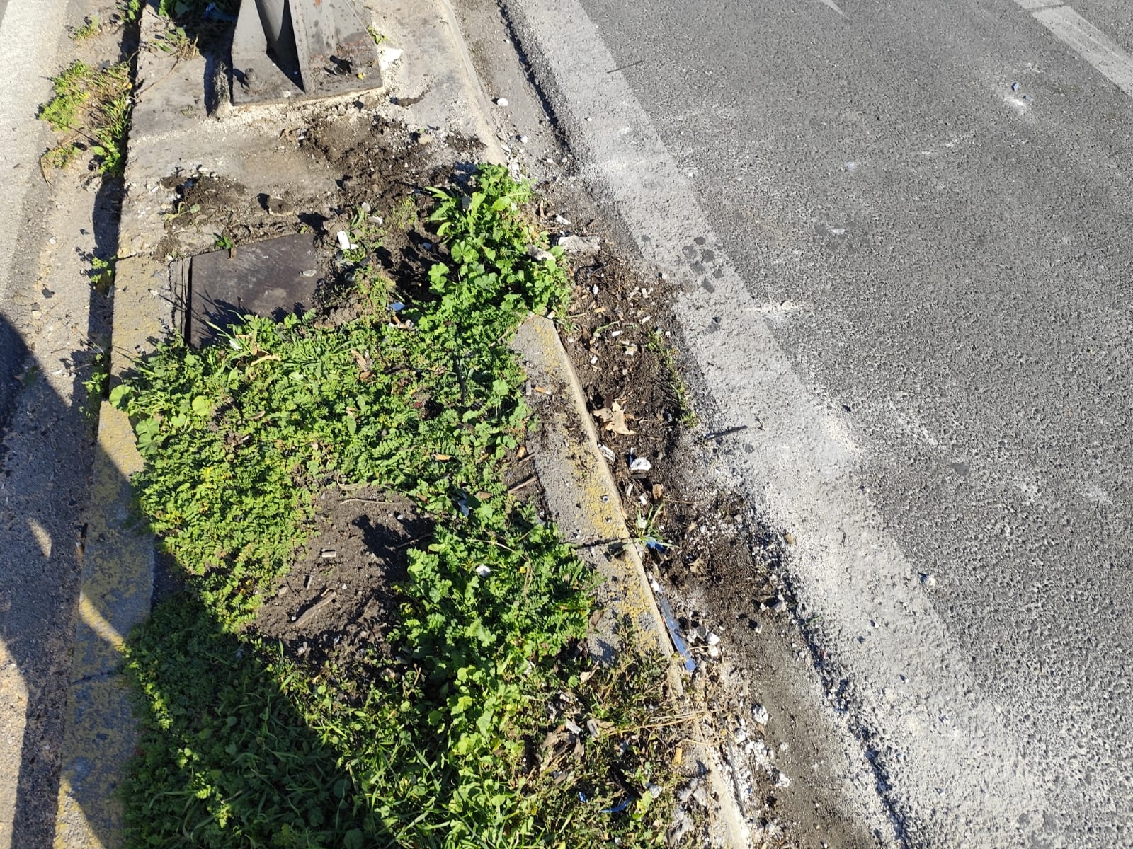 Η κολώνα που προσέκρουσε το αυτοκίνητο