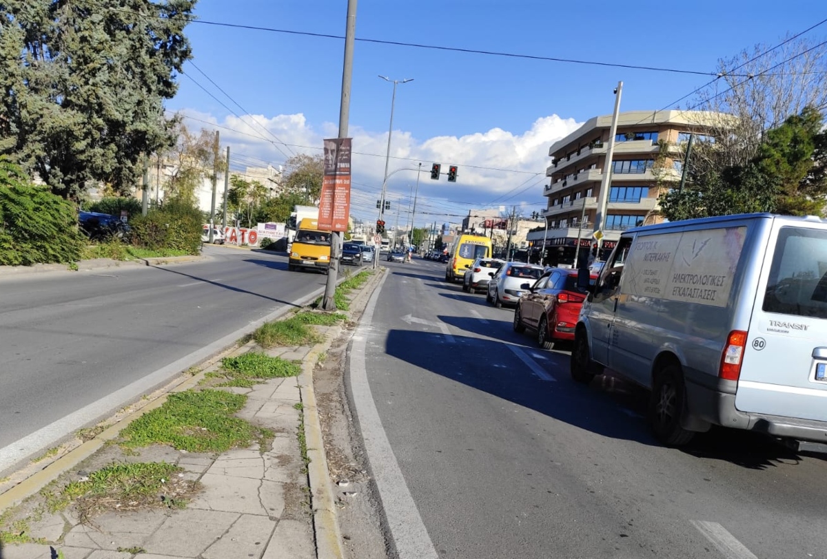 Η κολώνα που προσέκρουσε το αυτοκίνητο