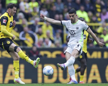 Ο Κουλιεράκης με τη φανέλα της Βόλφσμπουργκ