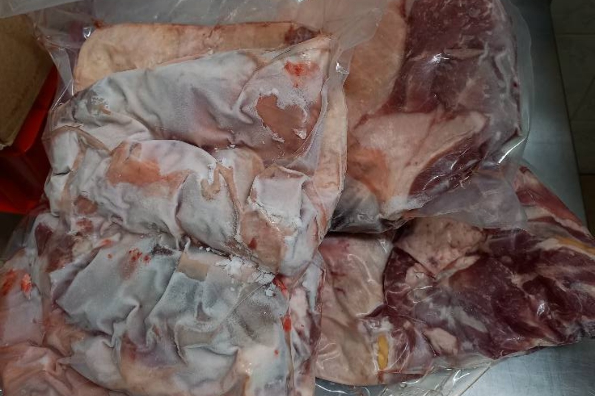 Περιφέρεια Αττικής: Κατασχέθηκαν 12 τόνοι ακατάλληλων προϊόντων – «Κανένα περιθώριο για επικίνδυνα παιχνίδια με την υγεία», λέει ο Χαρδαλιάς