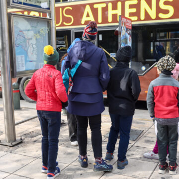 Άνθρωποι ντυμένοι με χοντρά ρούχα