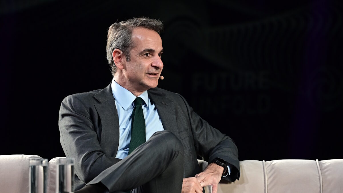 Ο πρωθυπουργός, Κυριάκος Μητσοτάκης συμμετέχει σε συζήτηση με τον πρόεδρο της Grant Thornton Consulting, Νικόλαο Καραμούζη και τον διευθύνοντα σύμβουλό της, Βασίλη Καζά στο πλαίσιο του συνεδρίου «Future Unfold - Framing the Future of Technology»