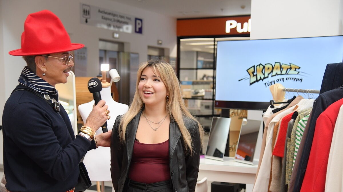 Ο Λάκης Γαβαλάς