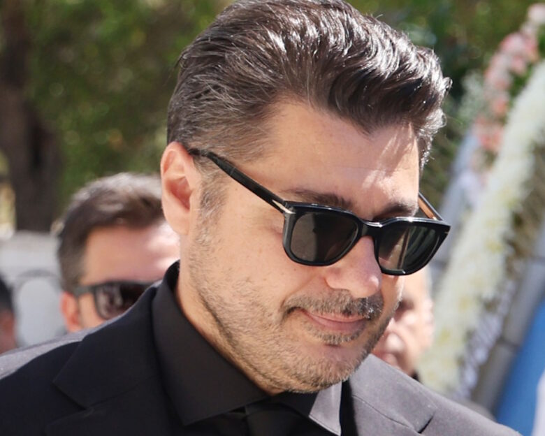 Λάμπρος Κωνσταντάρας: Μέσα στην εβδομάδα θα μάθουμε μία καταγγελία για σεξουαλική κακοποίηση σε βάρος τραγουδιστή