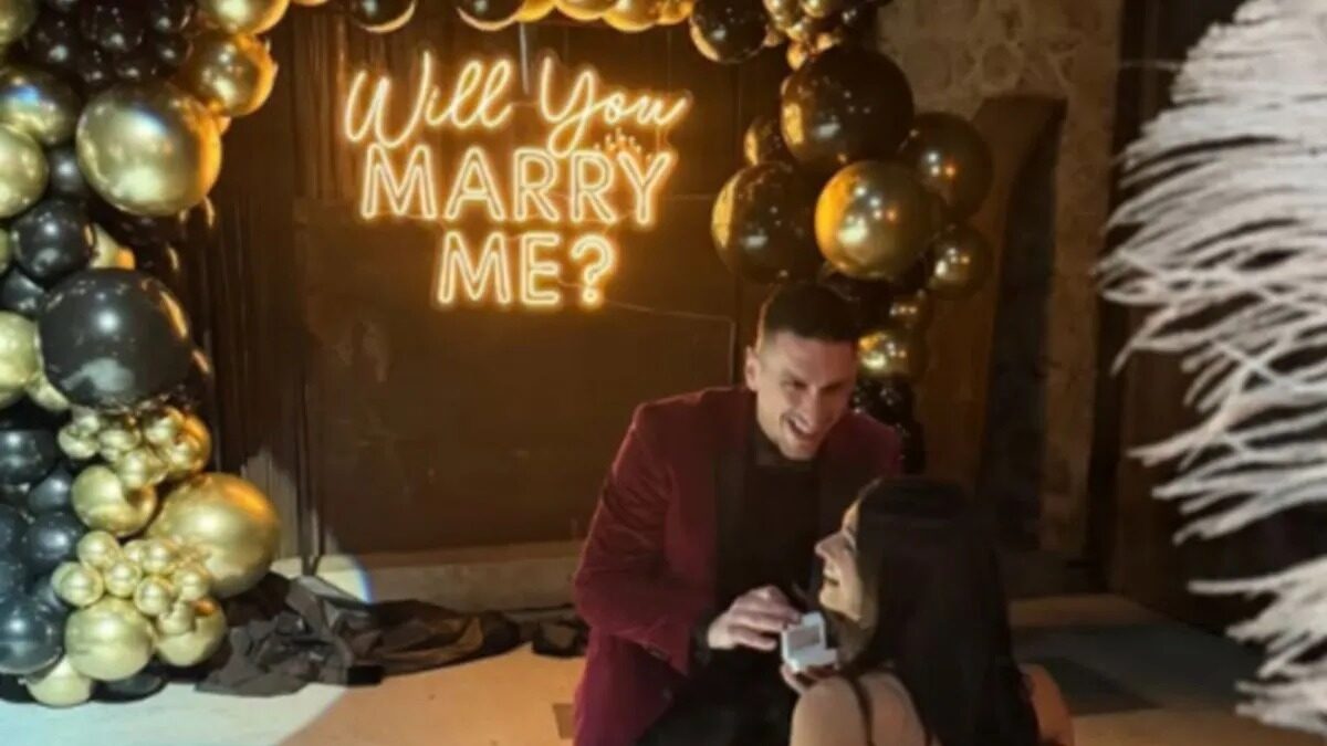 Ο Γιαννούλης Λαρεντζάκης έκανε πρόταση γάμου στην Γιώτα Γεωργοπούλου