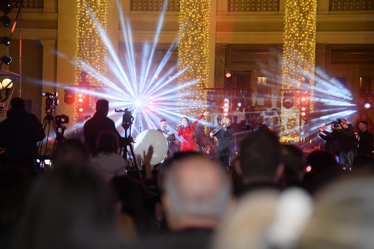 Η Λένα Ζευγαρά on stage