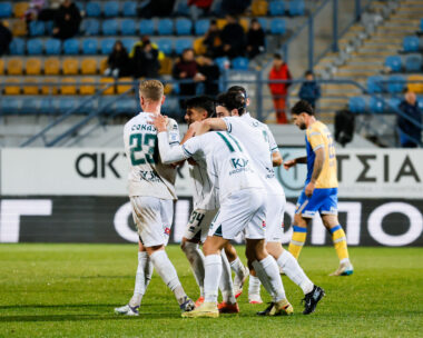 Οι παίκτες του Λεβαδειακού πανηγυρίζουν στην Τρίπολη