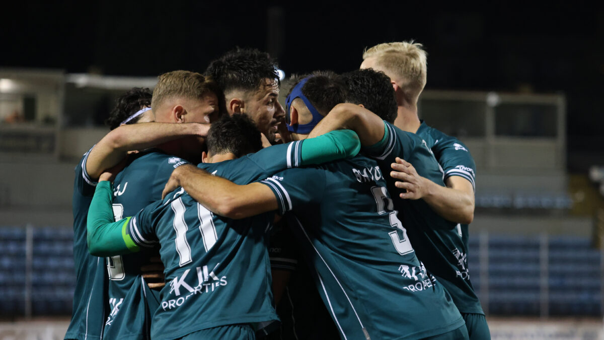 Οι παίκτες του Λεβαδειακού πανηγυρίζουν κόντρα στην ΑΕΛ Novibet