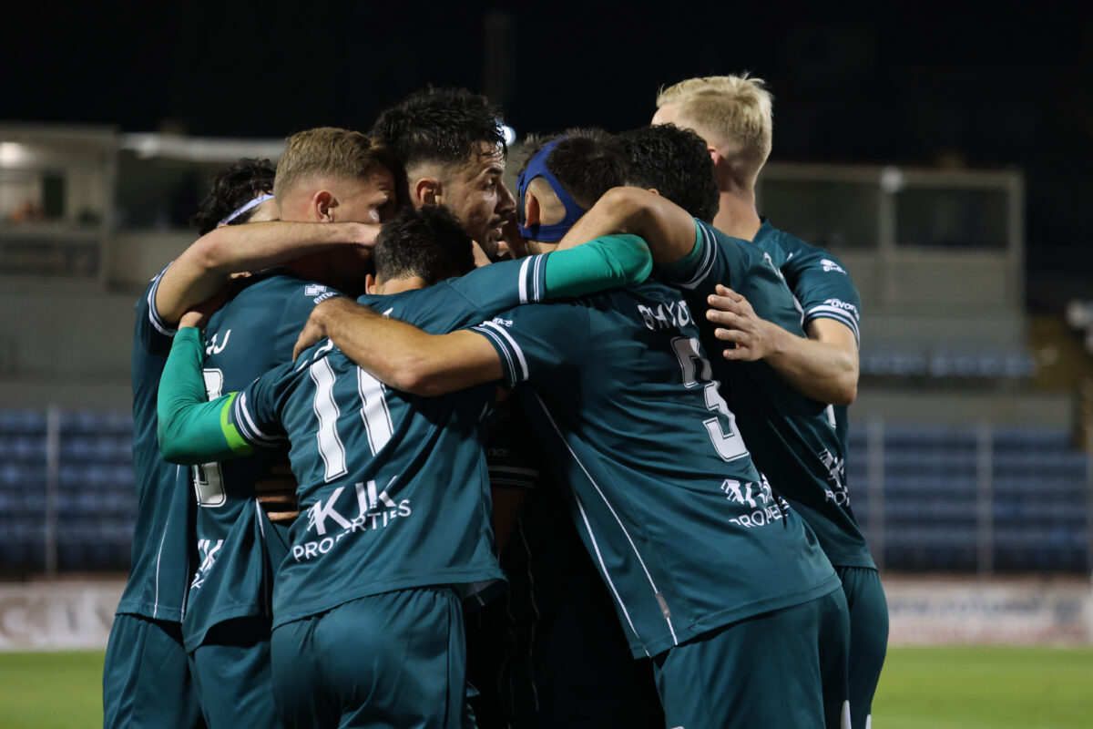 Οι παίκτες του Λεβαδειακού πανηγυρίζουν κόντρα στην ΑΕΛ Novibet