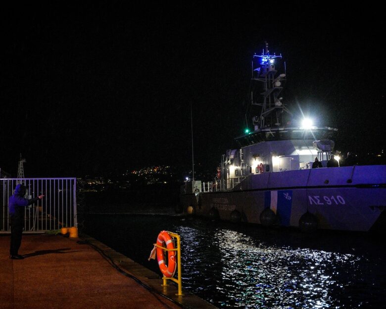 Ναυάγιο ανοικτά της Κρήτης με 18 μετανάστες νεκρούς σε μισοβυθισμένη φουσκωτή λέμβο