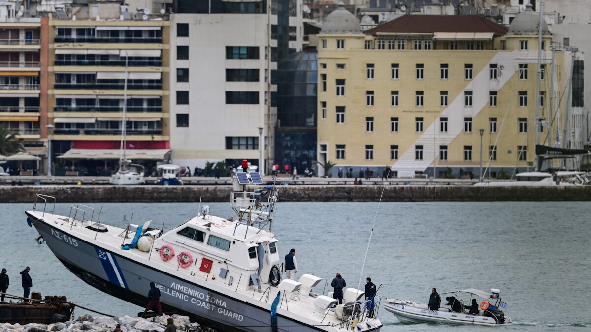 Βόλος: Η σφοδρή κακοκαιρία οδήγησε το σκάφος του Λιμενικού στα βράχια, σύμφωνα με τον κυβερνήτη Βόλος: Η σφοδρή κακοκαιρία οδήγησε το σκάφος του Λιμενικού στα βράχια, σύμφωνα με τον κυβερνήτη