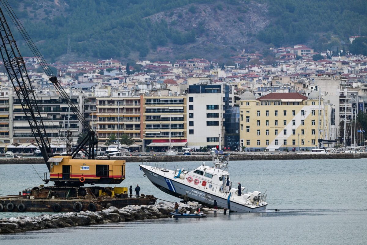 Βόλος: Η σφοδρή κακοκαιρία οδήγησε το σκάφος του Λιμενικού στα βράχια, σύμφωνα με τον κυβερνήτη ΑΝΤΩΝΗΣ ΝΙΚΟΛΟΠΟΥΛΟΣ