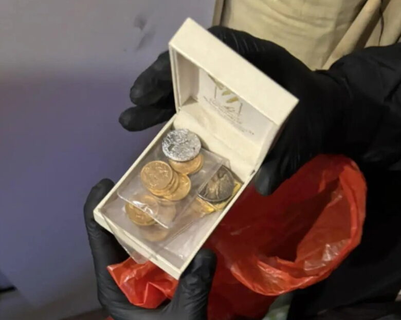 ΟΠΕΚΕΠΕ: Σε 11 τραπεζικούς λογαριασμούς διακινούσαν τα κέρδη τα μέλη του κυκλώματος με τις παράνομες επιδοτήσεις στην Κρήτη – Βρέθηκαν λίρες και ράβδοι χρυσού