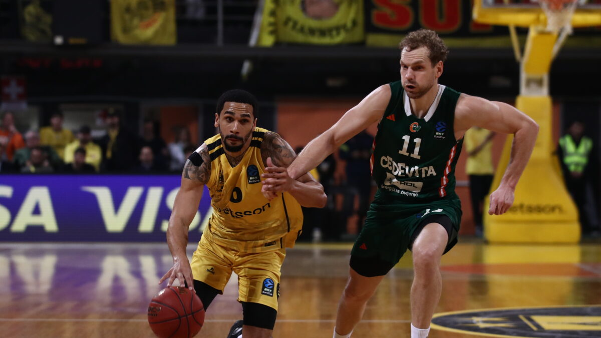 Ο Μήτρου Λονγκ κόντρα στην Τσεντεβίτα (ΝΑΣΟΣ ΣΙΜΟΠΟΥΛΟΣ