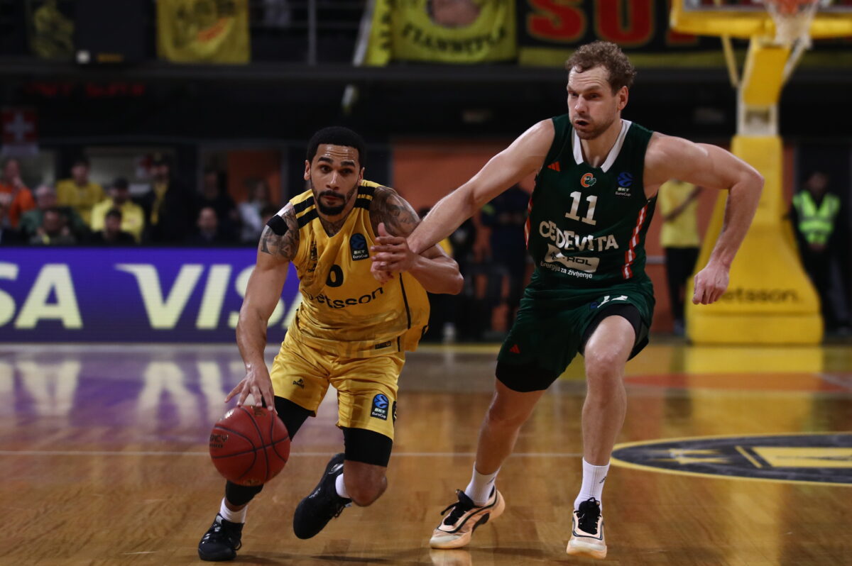 Ο Μήτρου Λονγκ κόντρα στην Τσεντεβίτα (ΝΑΣΟΣ ΣΙΜΟΠΟΥΛΟΣ